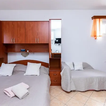Antonija M Apartment Lopar